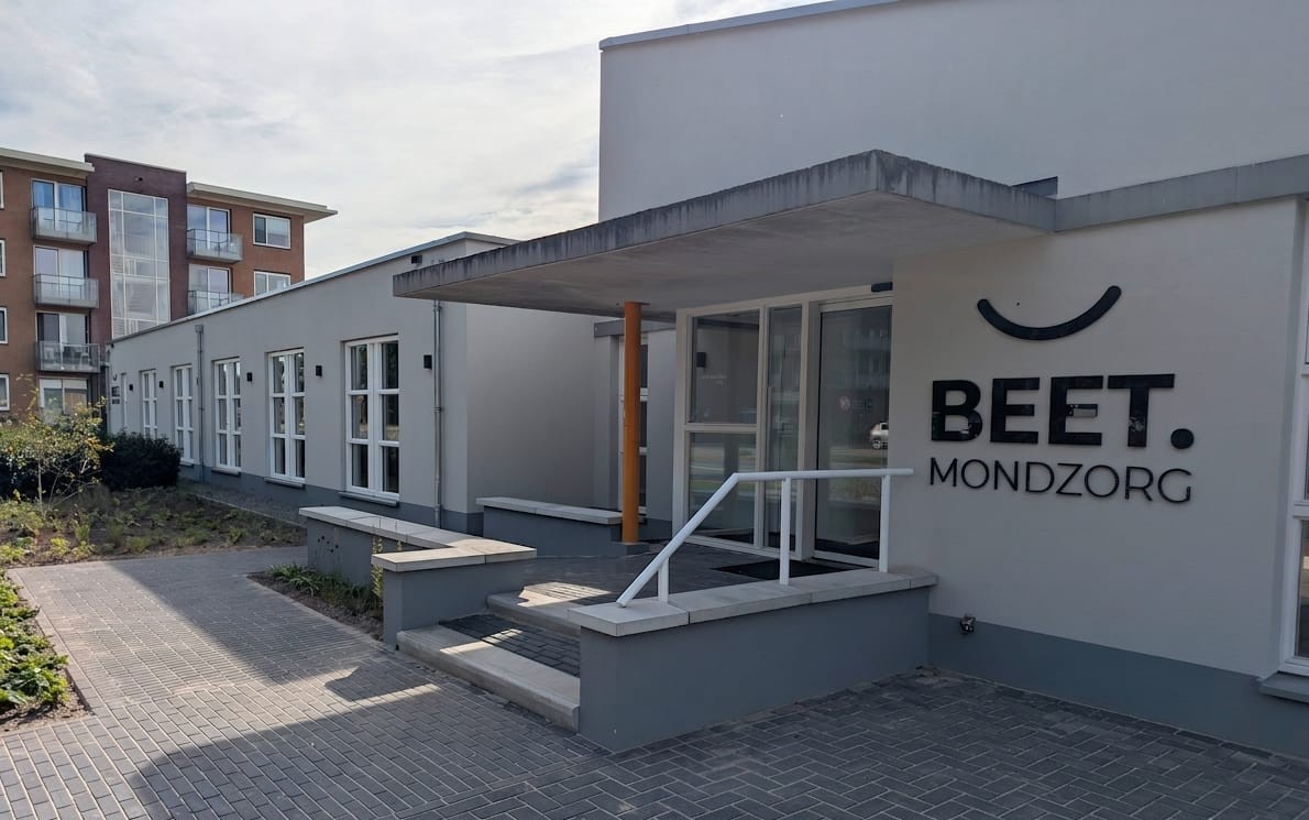 Entree en gevel van BEET Mondzorg in Hengelo
