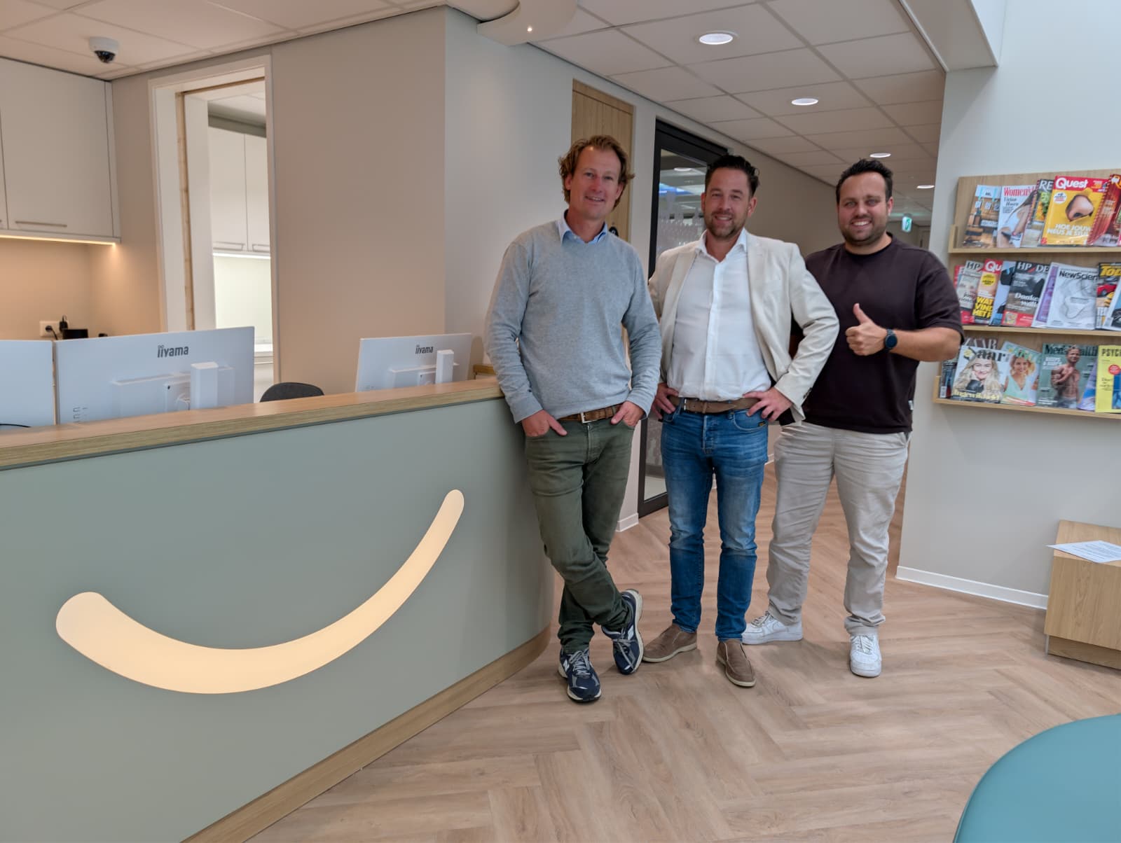 BEET Mondzorg en Felloo bij de balie van de praktijk
